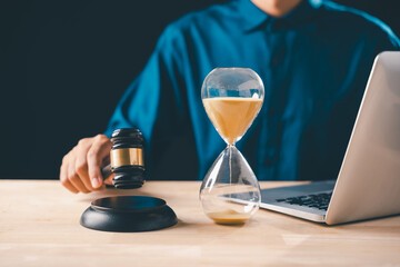 Licitação: Atraso de pagamento pela Administração. Direitos do contratado.