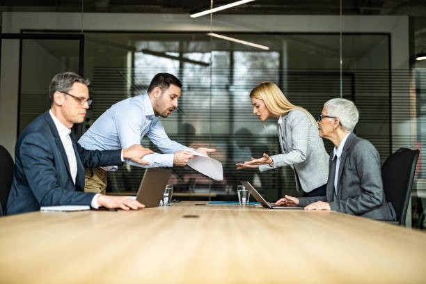 Abandono de propostas: O que diz a Lei e quais as suas consequências?